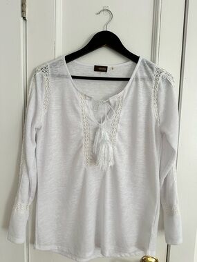crosby. White Lace-Trim Long Sleeve Peasant Top with Tassels